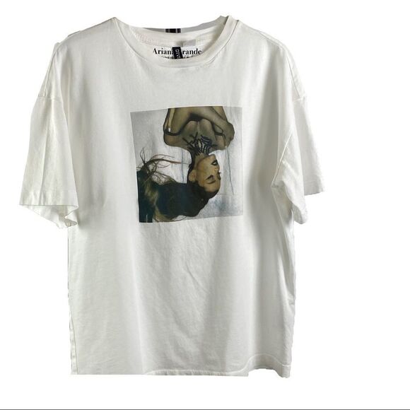 H&M Tops - H&M Ariana Grande tee shirt size Small